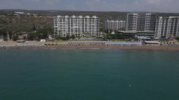 Beach hotel solárium lidé drone — Stock video