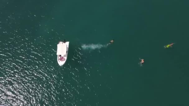 Łódź morze pływak przyjaciel dron — Wideo stockowe