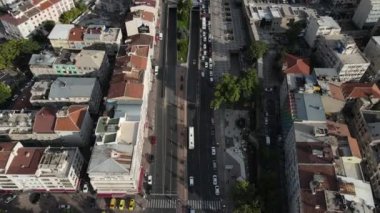 Şehir merkezi trafik aracı hava manzarası