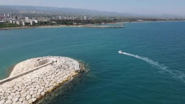 Sürat teknesi iskelesi Akdeniz mavi havası