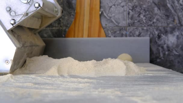Phyllo pão, mãos fazendo phyllo pão massa fabricante close-up — Vídeo de Stock