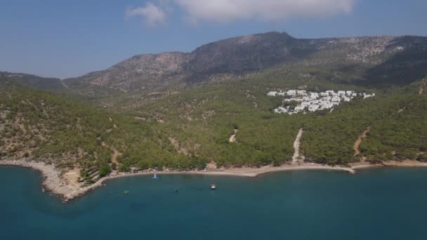 Situl stațiunii maritime forestiere țărm mediteranean — Videoclip de stoc