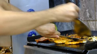 Tavuk, ızgara tavuk filetosu.