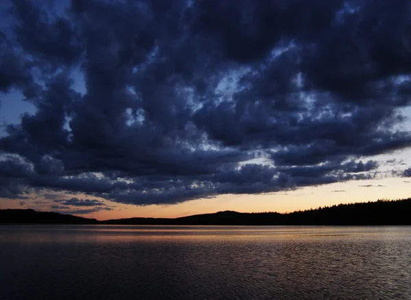 Noite no lago — Fotografia de Stock