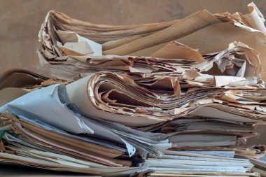 Eski, rastgele katlanmış kağıt, atık kağıt gibi..