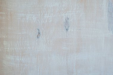 Arka plan olarak beyaz boya darbeleriyle boyanmış ahşap bir yüzey..