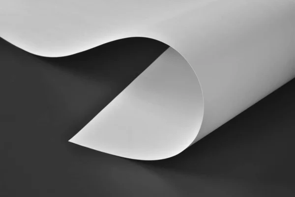 Koyu arkaplanda A1 beyaz sayfası.