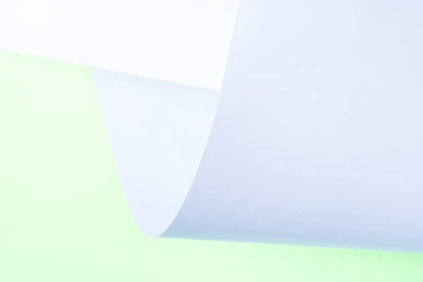 Büyük bir mavi beyaz kağıt..