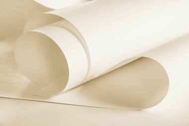 Sıcak bir tonda rulo kağıdın uzun sayfaları..