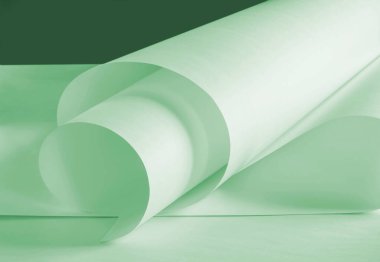 Yeşil tonda uzun kağıtlar..