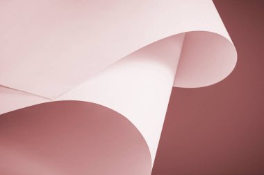 Pembe tonlarda büyük kağıtlar..