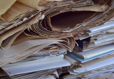 Atık kağıt olarak kullanılamayan eski kağıtlar.