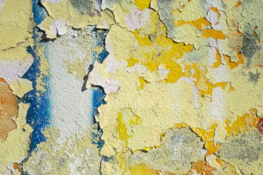 Renkli ve soyut bir arkaplan. Eski, çatlak, soyulmuş boya arka plan görevi görüyor..