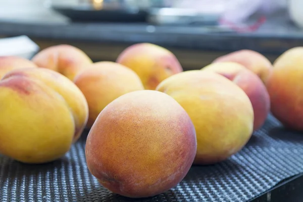 Red organic peaches — Stock Photo, Image