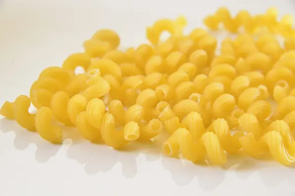 Surowy makaron żółty — Zdjęcie stockowe