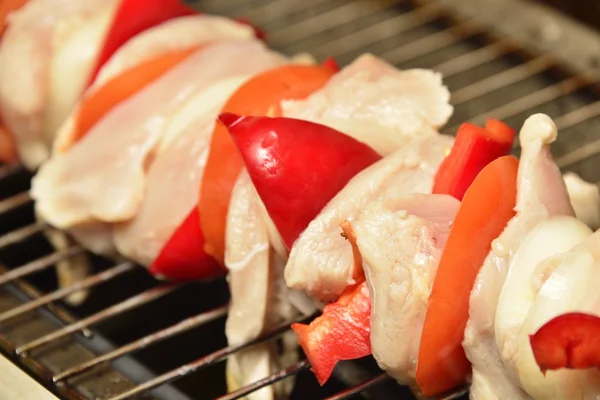 Raw chicken shashlik grilled with peppers — Stock Photo, Image