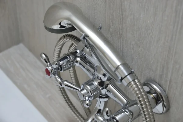 Krom musluk duş — Stok fotoğraf