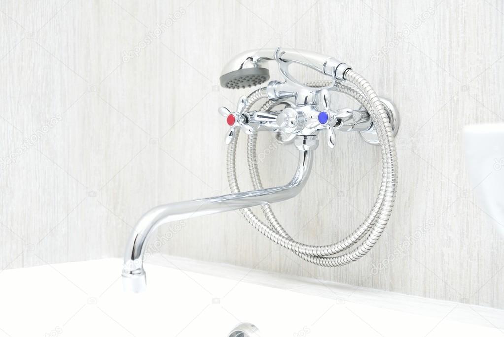chrome faucet with showerhead