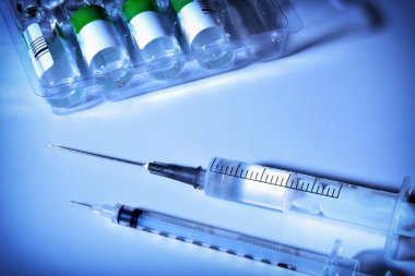 plastik tıbbi şırınga ve ampül