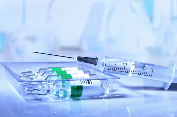 Plastic medical syringe and ampoule — Stock Photo, Image