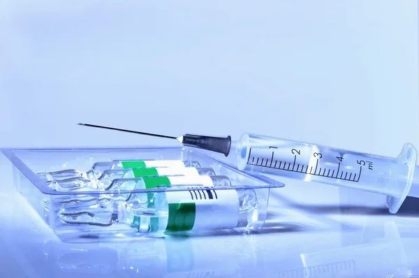 Plastic medical syringe and ampoule — Stock Photo, Image