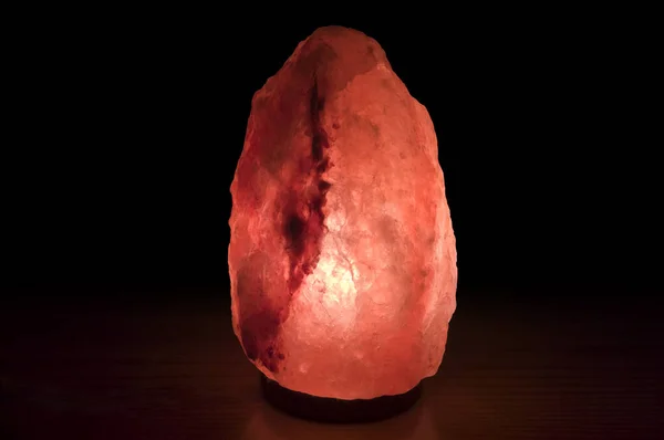 Himalayan Saltlampa Svart Bakgrund Horisontellt — Stockfoto