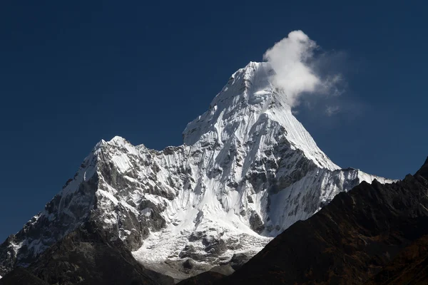 Dağ başında Nepal Himalayalar doruklarına