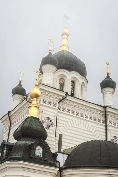Foros Chiesa ortodossa in Crimea nella nebbia — Foto Stock