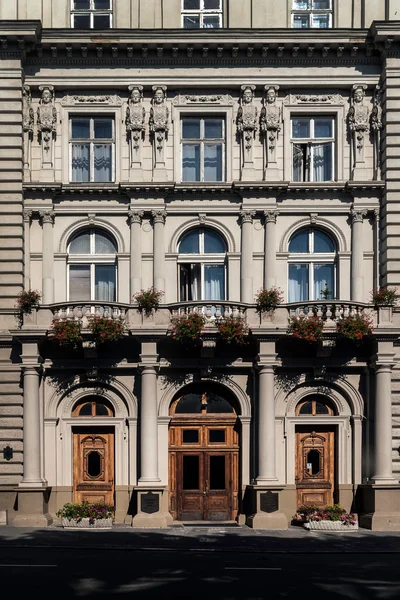 A parede de um edifício histórico em Lviv — Fotografia de Stock