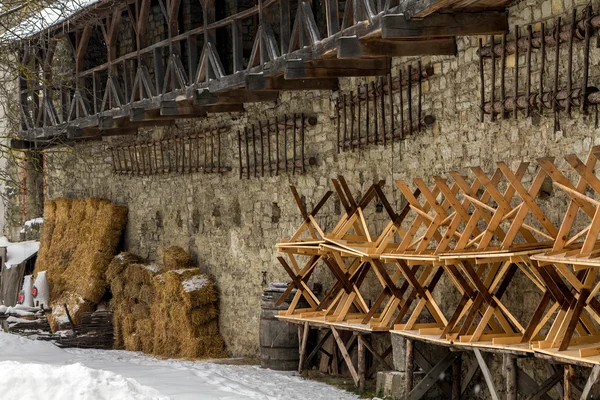 Les murs du château et les tours de la ville Kamenetz-Podolsk — Photo