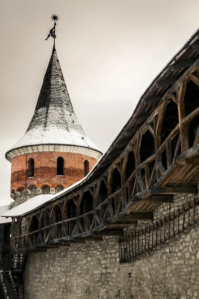 Castle walls and towers of the city Kamenetz-Podolsk — Stock Photo, Image