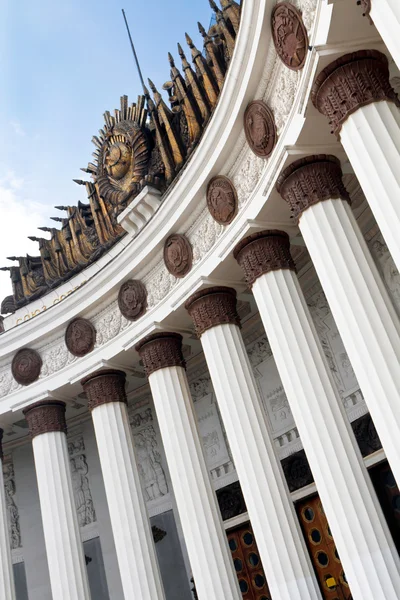 Details des Pavillons auf dem vdnh-Ausstellungszentrum in Moskau — Stockfoto