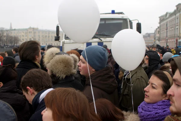 Moscou, Rússia - 10 de dezembro de 2011. Reunião da oposição anti-governo na Praça Bolotnaya em Moscou — Fotografia de Stock