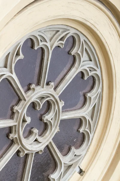 Parte de um elemento decorativo "Roseta" na catedral — Fotografia de Stock