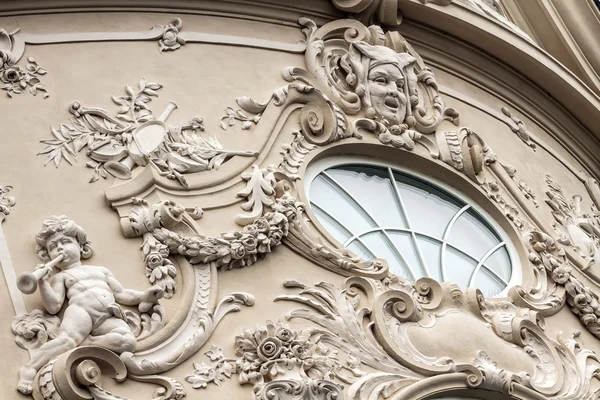 Baroque window at a historic building in Bratislava in Slovakia — Stock Photo, Image