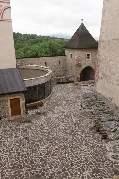 Interior do castelo medieval da cidade de Trencin em eslovaco — Fotografia de Stock