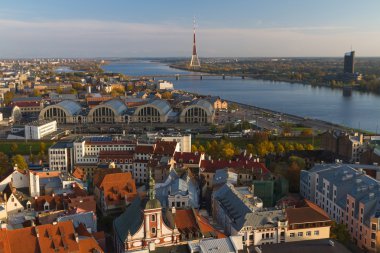 Günbatımı Riga'da şehir Üstten Görünüm