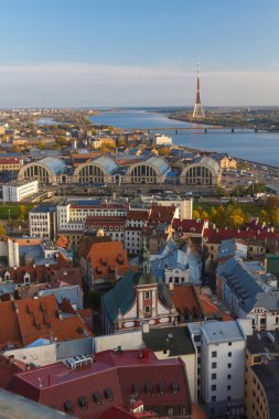 Günbatımı Riga'da şehir Üstten Görünüm