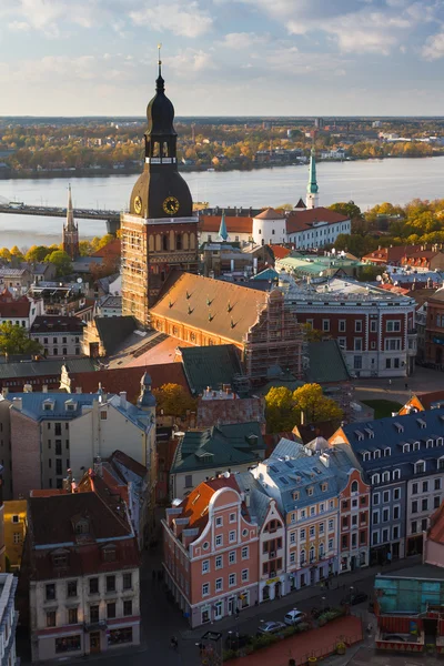 Vista dall'alto della città di Riga al tramonto — Foto Stock