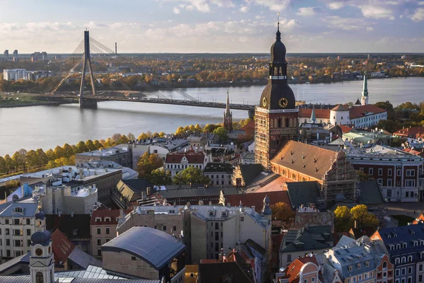 Vista dall'alto della città di Riga al tramonto — Foto Stock