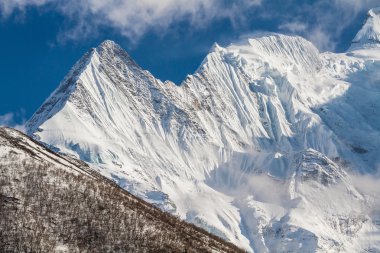 Nepal, Annapurna bölge beyaz yüksek karlı dağlarda