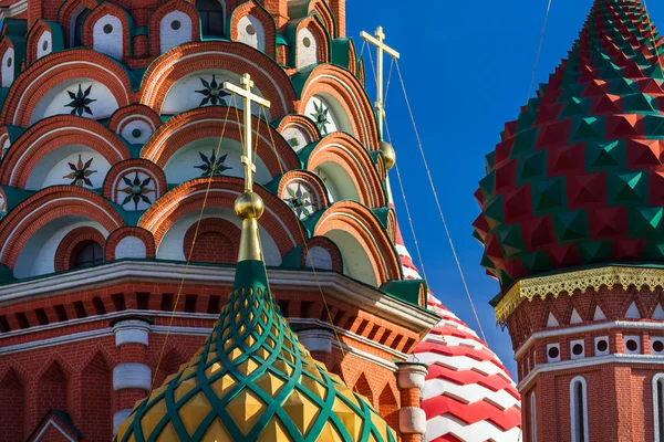 Basilikum-Kathedrale in Moskau an einem sonnigen Tag — Stockfoto