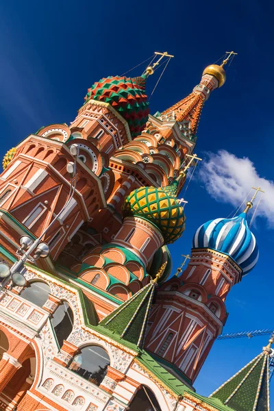 Basilikum-Kathedrale in Moskau an einem sonnigen Tag — Stockfoto