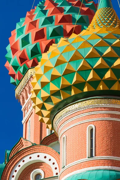 Katedrála St. Basil v Moskvě za slunečného dne — Stock fotografie