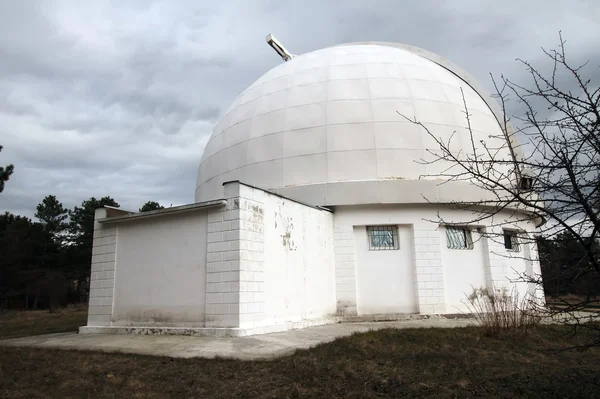 Old building of small telescope in the Crimea in the autumn — Stock Photo, Image