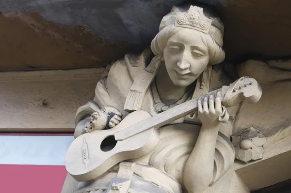 Rzeźba Bard gra na gitarze w Pradze — Zdjęcie stockowe