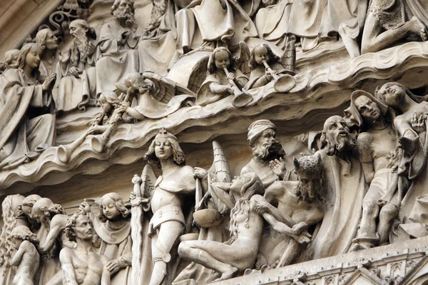 Decorative carving over the door of Visegrad cathedral in Prague — Stock Photo, Image