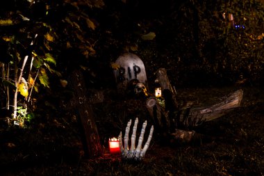 Cadılar Bayramı mezarda