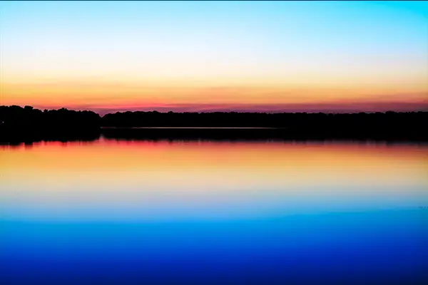 Colored Reflection of Twilight on the sea — Stock Photo, Image