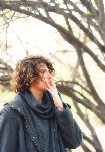 Young man smoking a cigarette — Stock Photo, Image